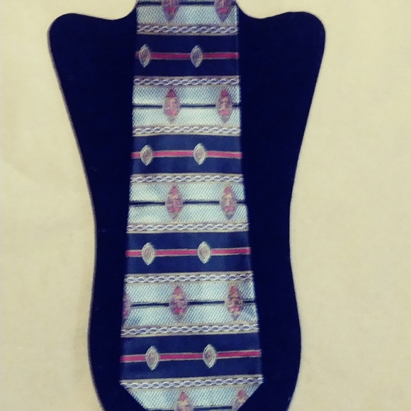 PIERRE CARDIN MENS SILK TIE - Picture 2 of 4